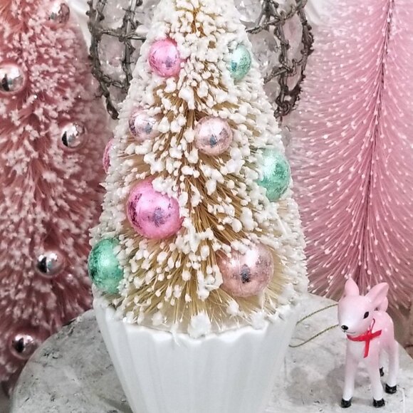 Vintage Style Pastel Bottle Brush Cupcake Tree Pink Green - Bakery Candy Shabby - Picture 1 of 3